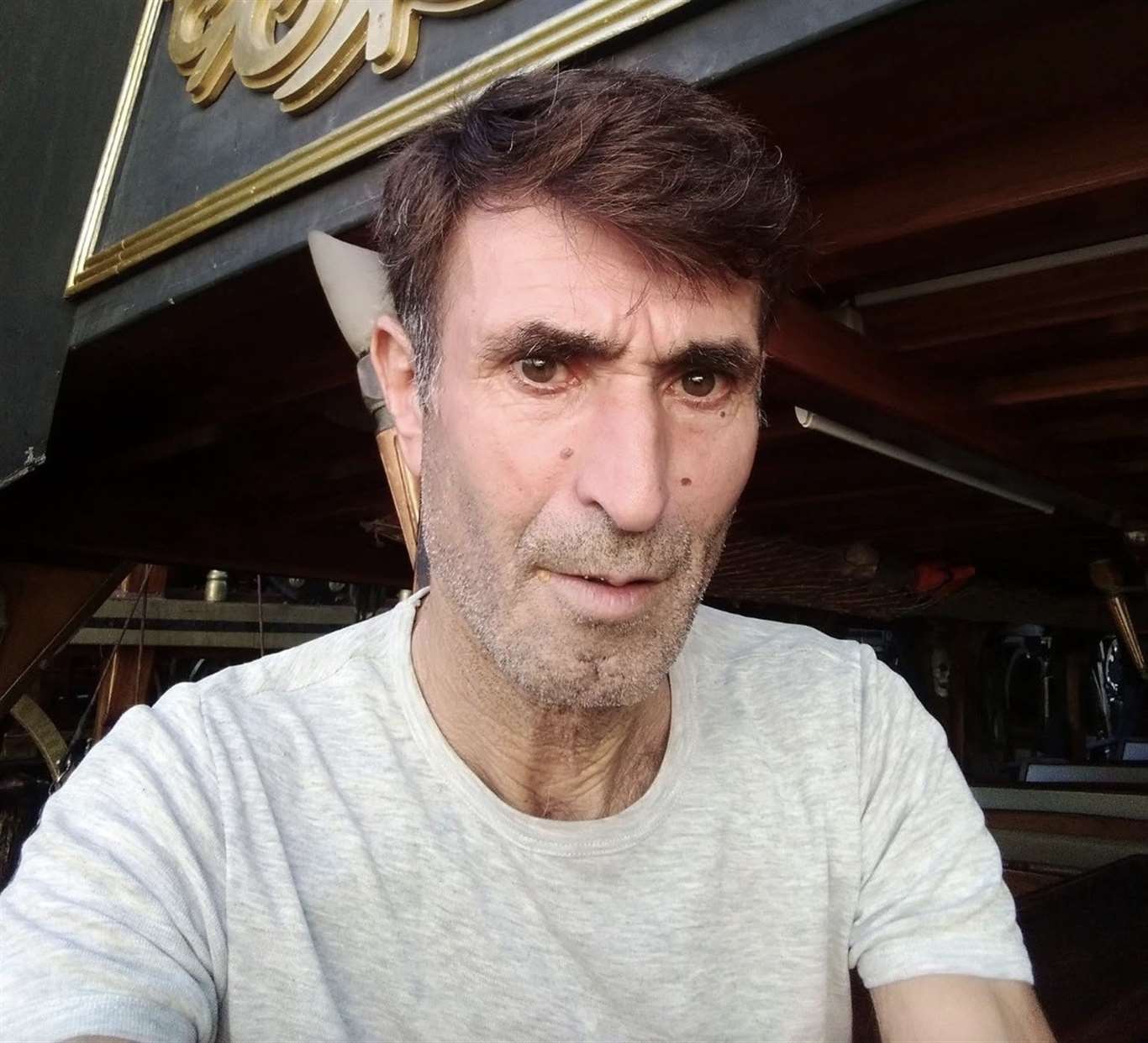 Tur teknesi sulara gömüldü, bir kişi hayatını kaybetti haberi