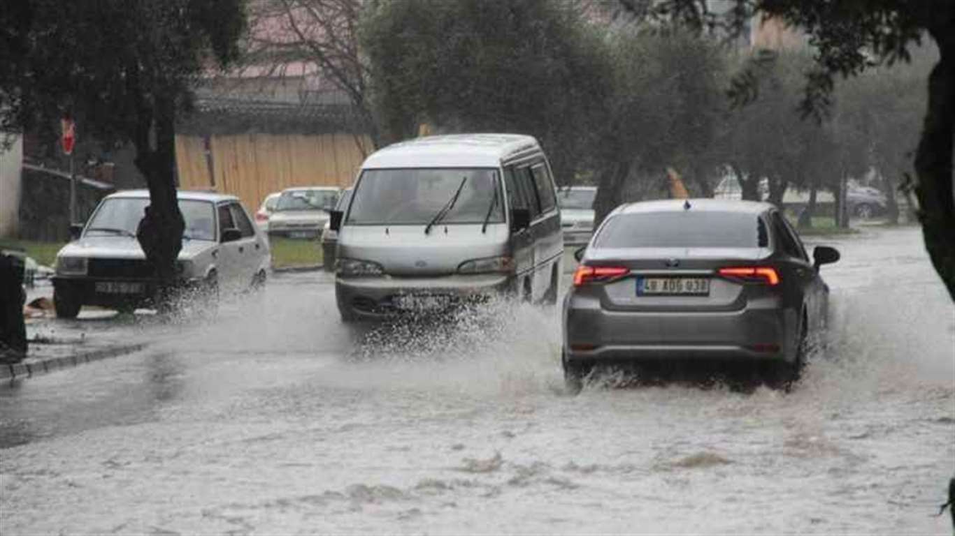 Muğla'da turuncu kod alarmı: Fırtına ve sağanak etkili oldu haberi