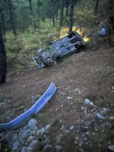 Uçuruma yuvarlanan araçtaki sürücüyü köylüler kurtardı haberi