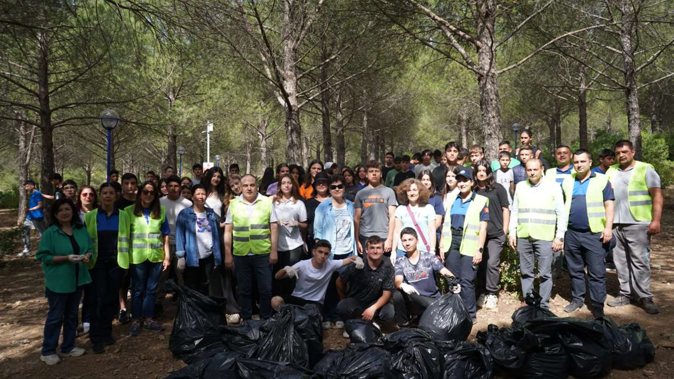 Ula Belediyesi, farkındalık için öğrencilerle çöp topladı haberi