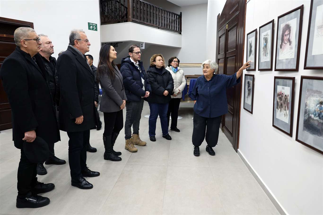 'Unutma' sergisi depremin saati 04.17'de açıldı haberi