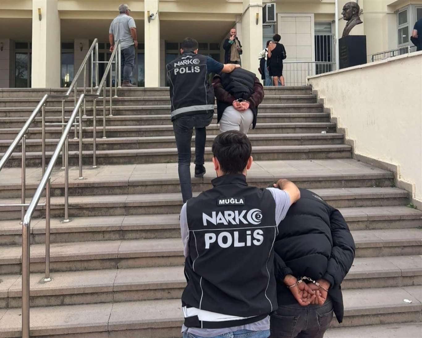 Uyuşturucu operasyonlarında 8 kişi tutuklandı haberi