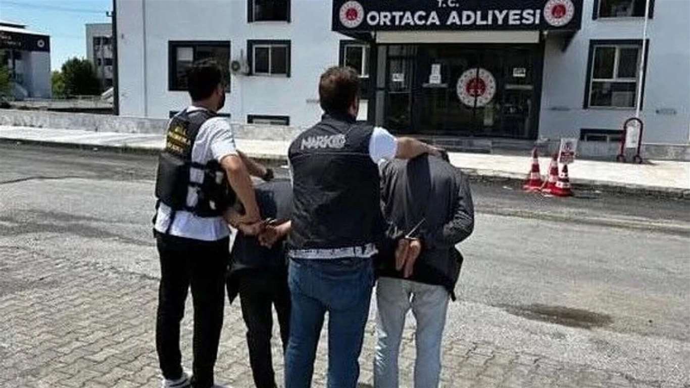   Balkondan düşen çocuk hayatını kaybetti haberi