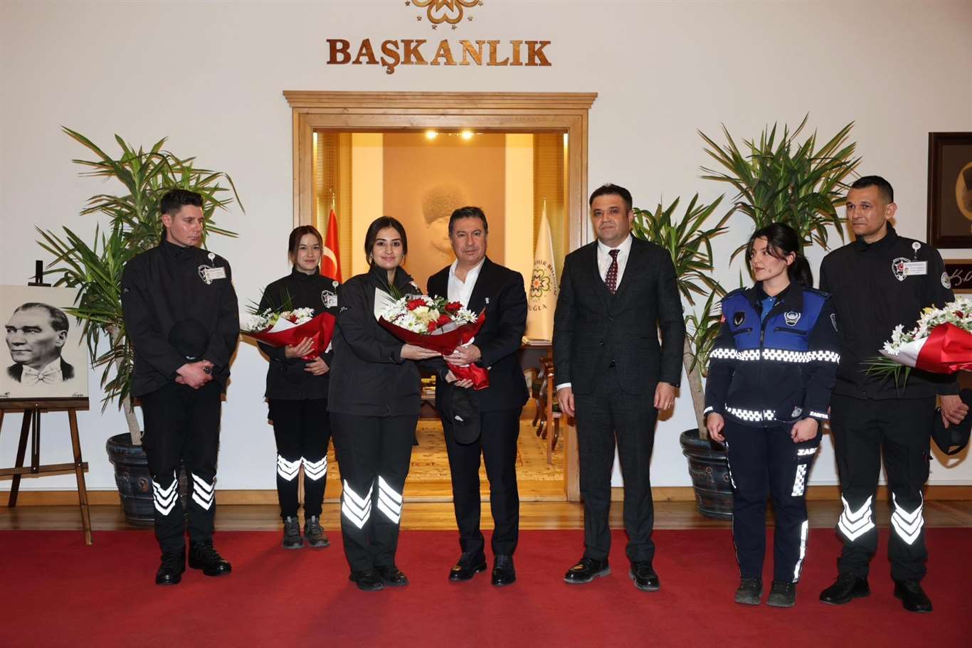 Menteşe'de uyuşturucuya geçit vermeyen ekibi makamında ağırladı haberi