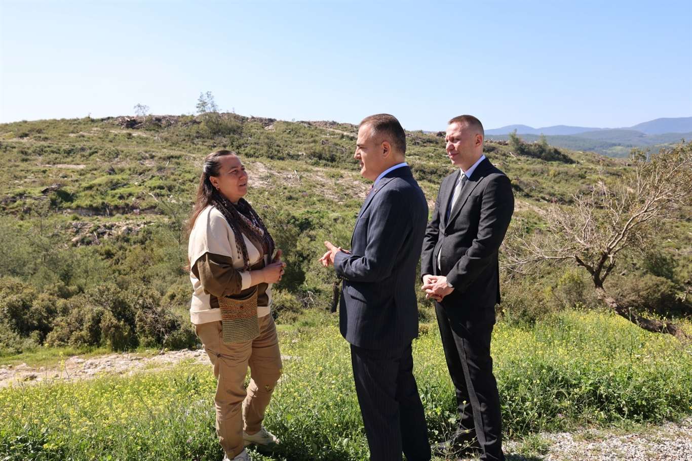       Vali Akbıyık İkizköy halkıyla bir araya geldi haberi