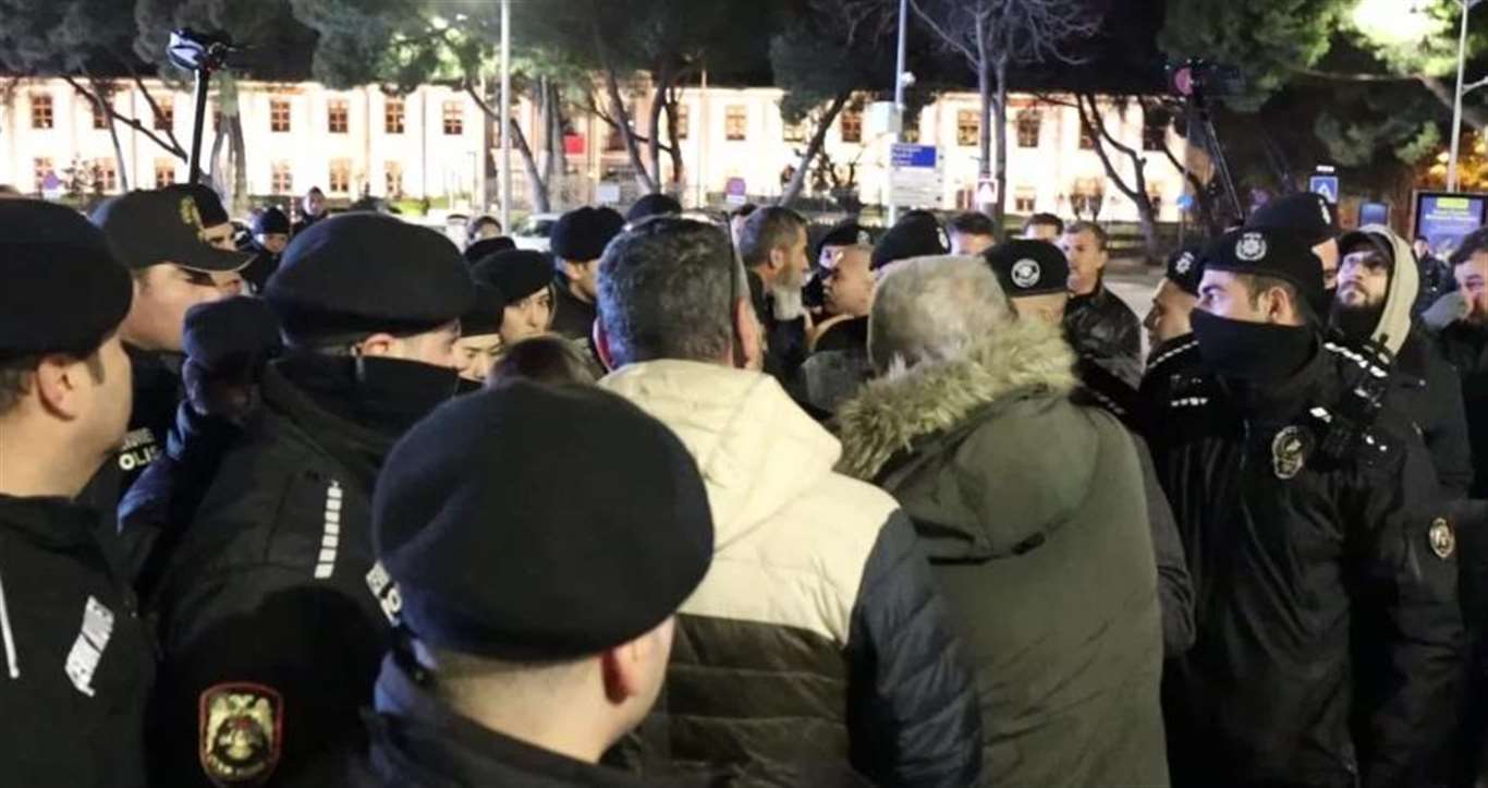 Valilik önünde Sinpaş protestosu haberi