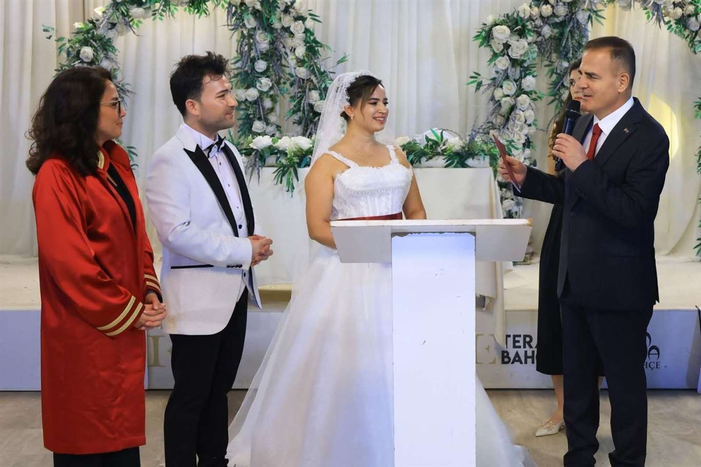 Vali Akbıyık, şehit ailesinin mutlu gününde nikâh şahidi oldu haberi