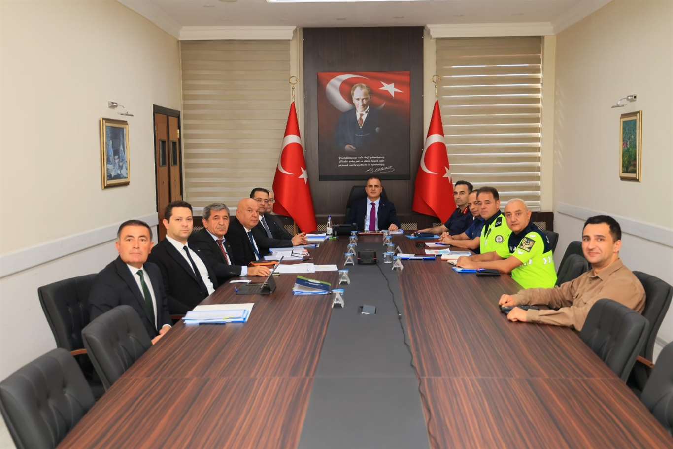    Vali İdris Akbıyık, trafik güvenliği toplantısına VKS ile katıldı haberi