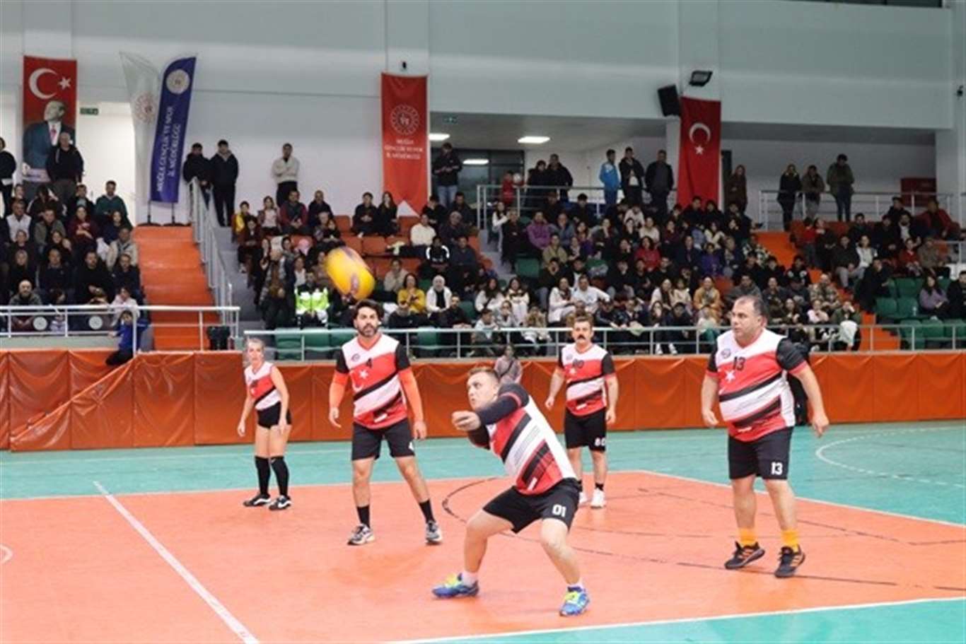 Köyceğiz Voleybol Turnuvası ödül töreni ile tamamlandı haberi