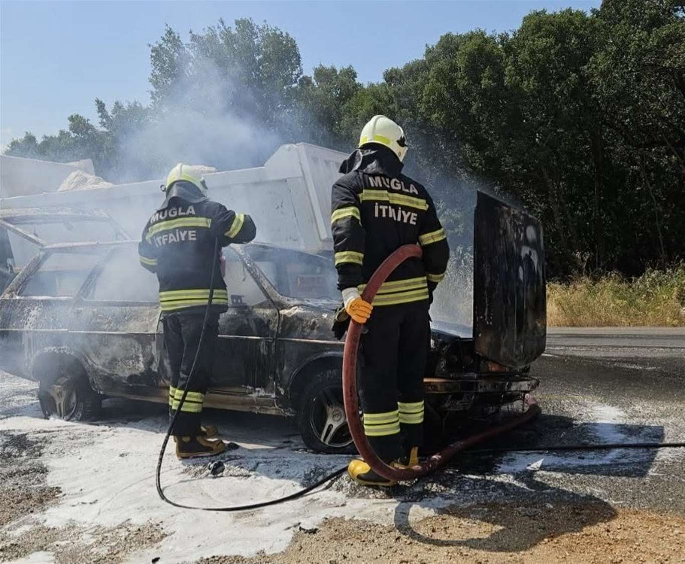 Yanan otomobil küle döndü haberi