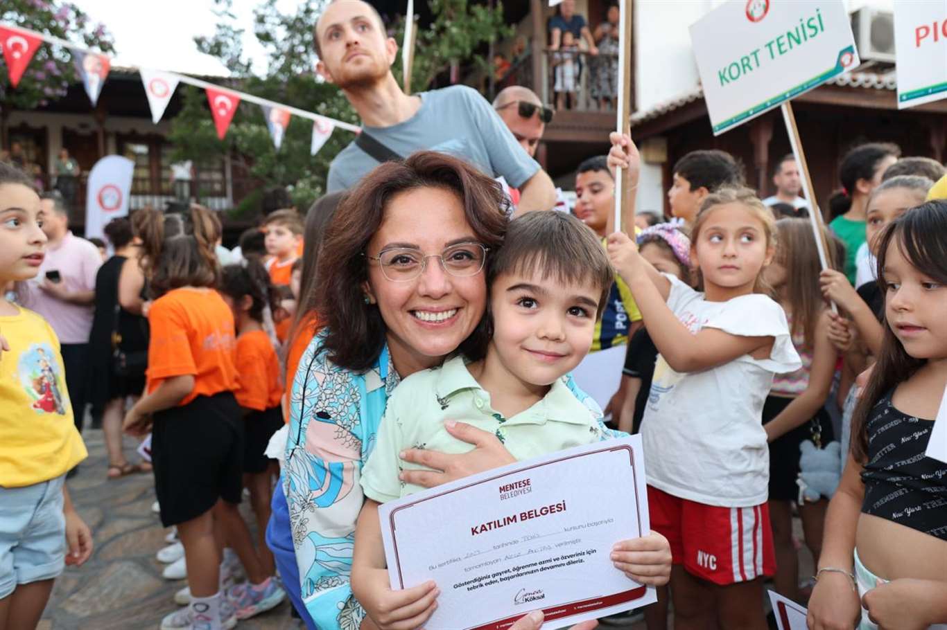       Menteşe Belediyesi yaz kursları coşkulu etkinlikle sona erdi haberi