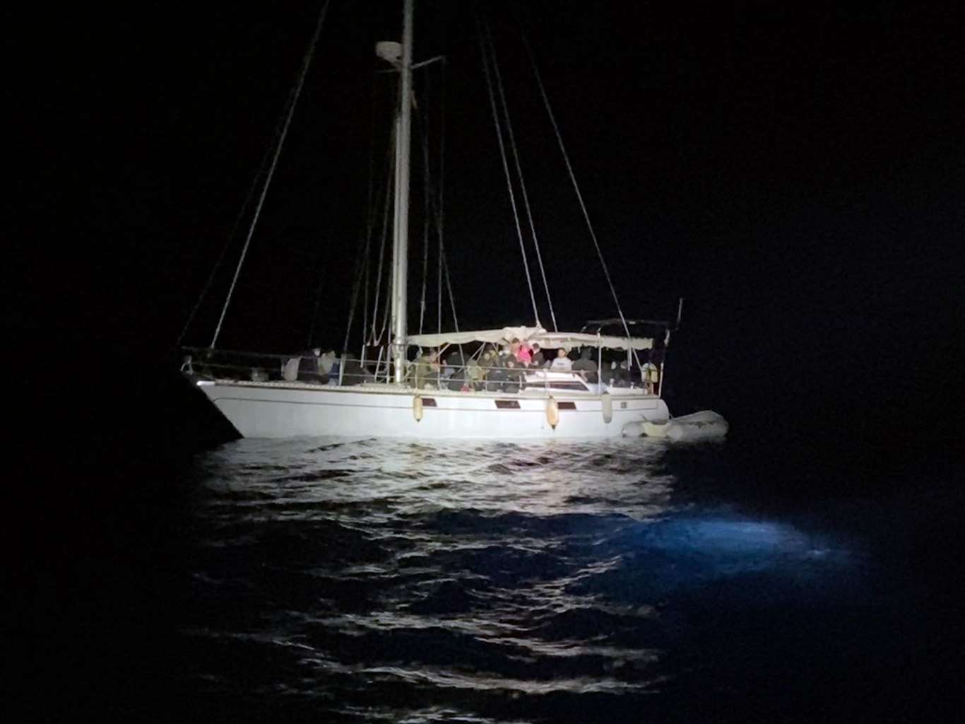       Yelkenli teknede 87 göçmen kurtarıldı haberi