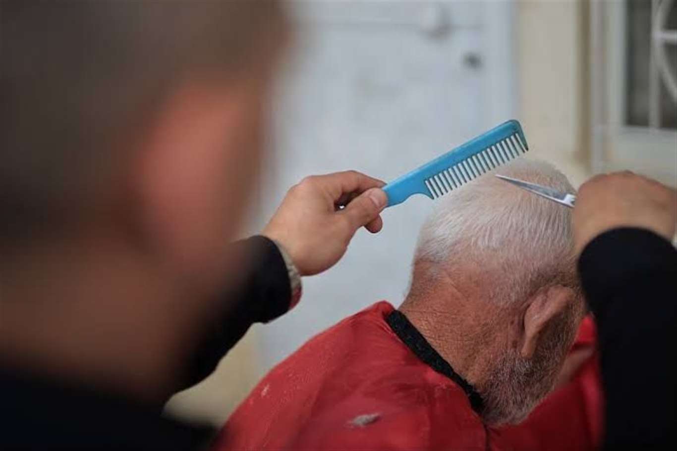 70 yaş üstü vatandaşlara ücretsiz berber hizmeti başladı haberi