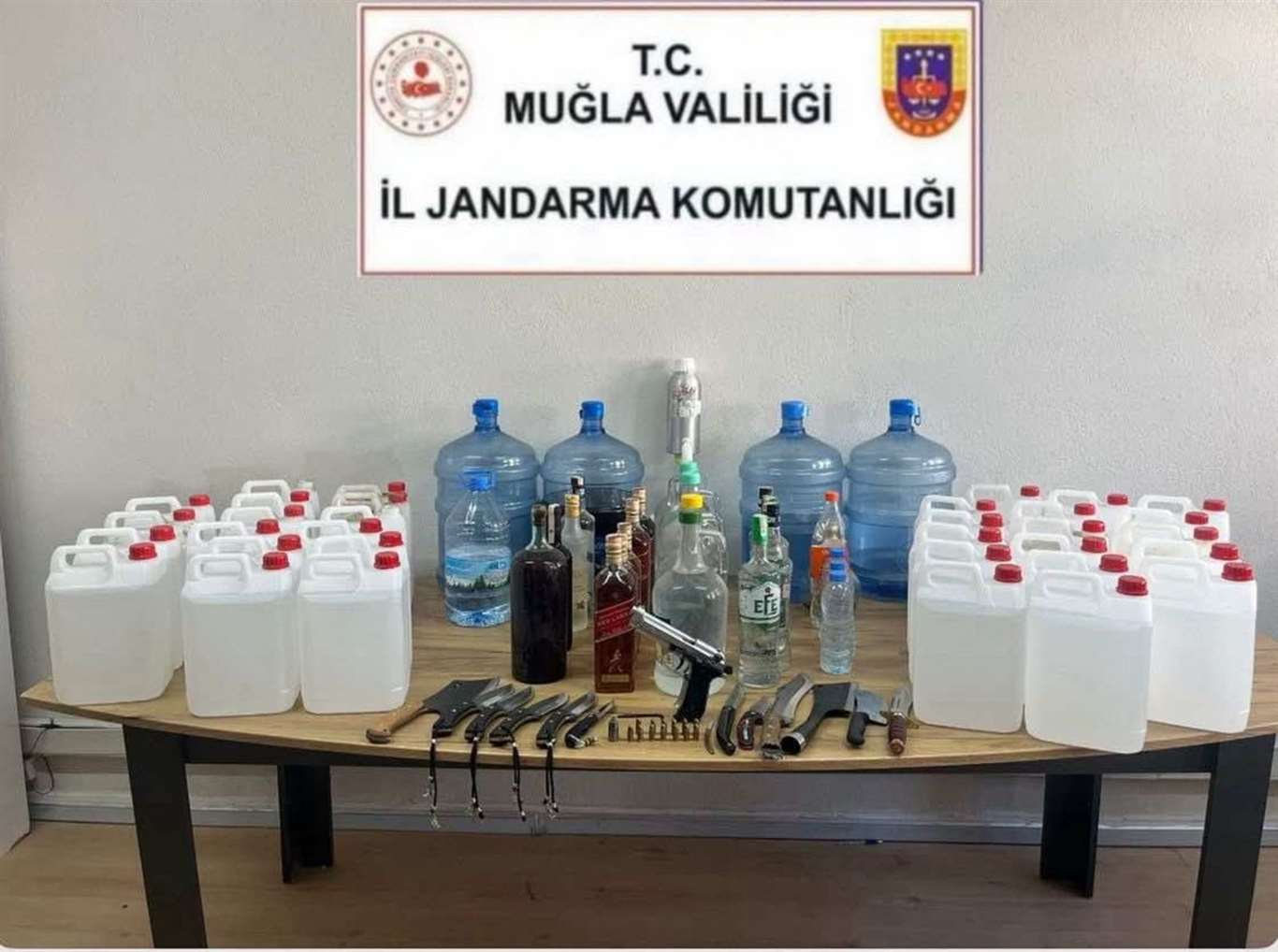  Yılbaşı öncesi 1235 litre sahte/kaçak alkollü içki ele geçirildi haberi