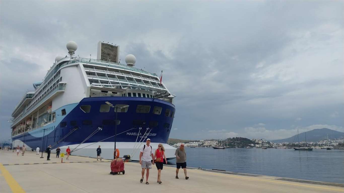 Bodrum'a bin 812 yolcusuyla geldi haberi