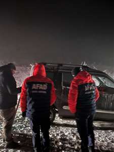 Yolda mahsur kalan vatandaşların yardımına AFAD yetişti haberi