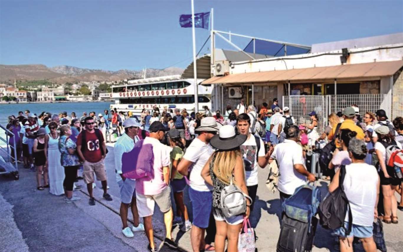       Yunanistan'da 34 ada, günübirlik turistlerden giriş ücreti talep ediyor haberi