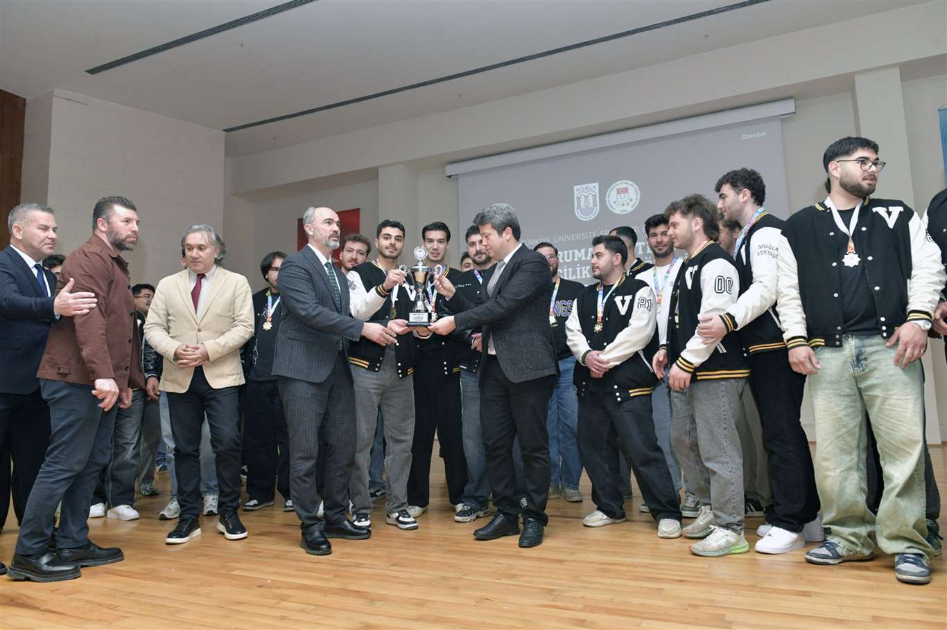  Zirvenin sahibi MSKÜ: Korumalı futbolda süper lige yükseldi haberi